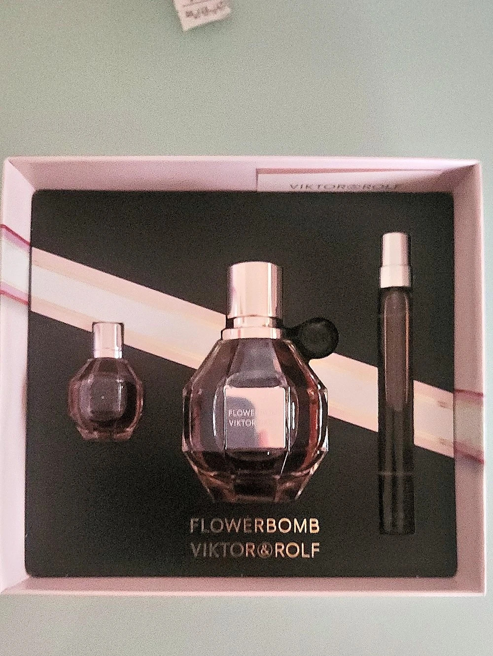 Viktor & Rolf Flowerbomb Fragrance Gift Set in Pink NWT